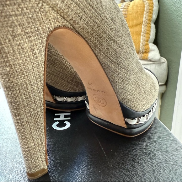 CHANEL Beige and Black Heels - Picture 7 of 13